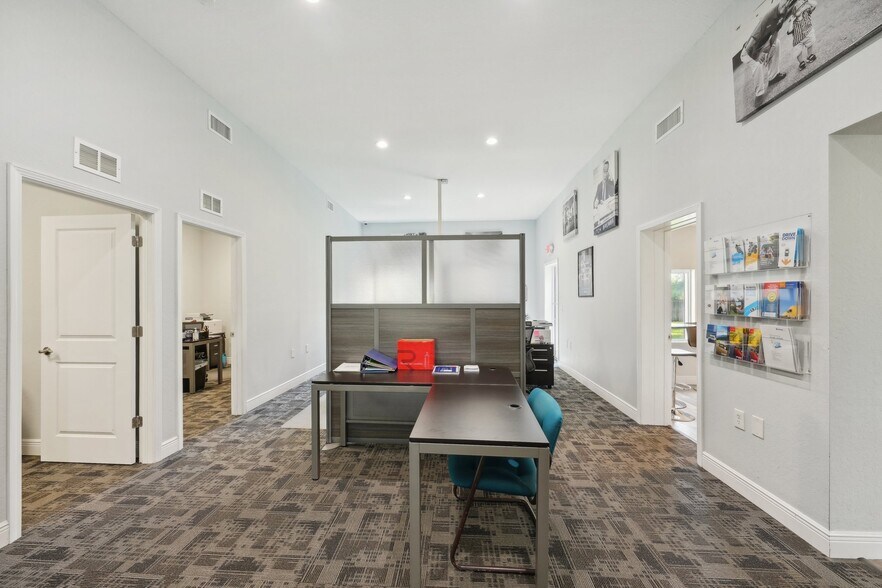 More Photos Of 3209 30th Ave S, Saint Petersburg Office For Lease