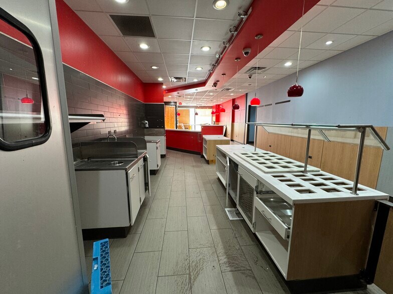 More Photos Of 1040-1044 Lake St, Oak Park Storefront Retail Office For Lease