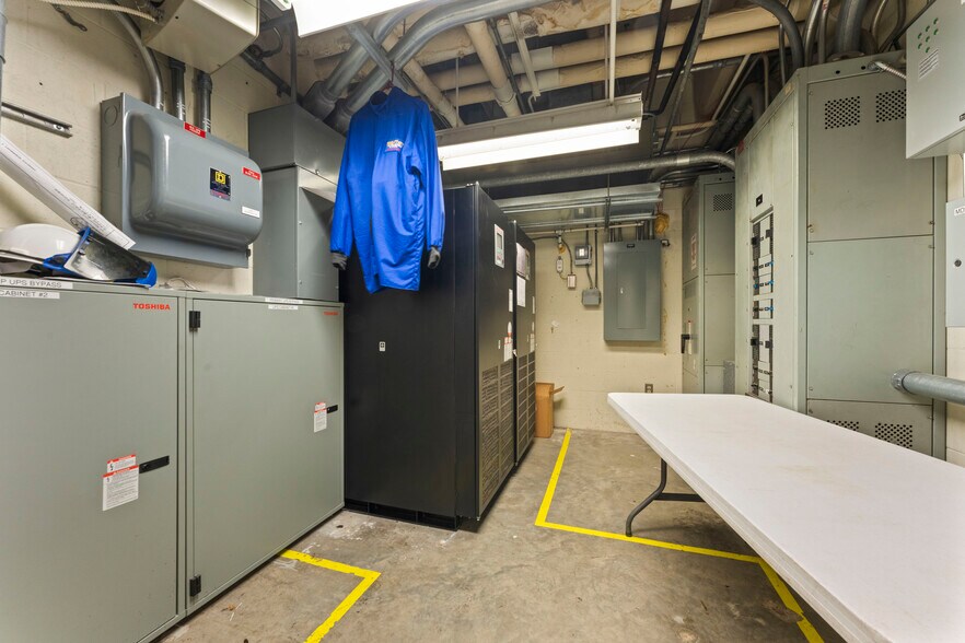 More Photos Of 2500 False River Dr, New Roads Office For Sale