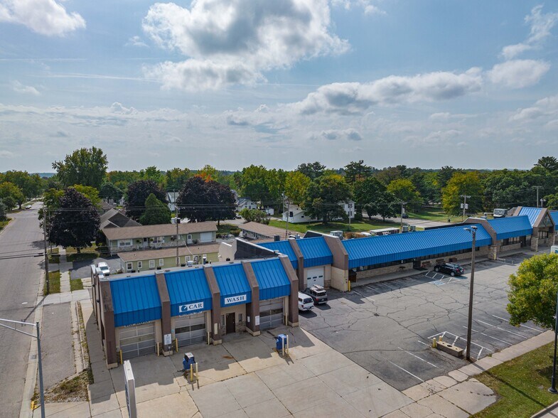 More Photos Of 802 Broadway, Wisconsin Dells Storefront Retail Office For Sale