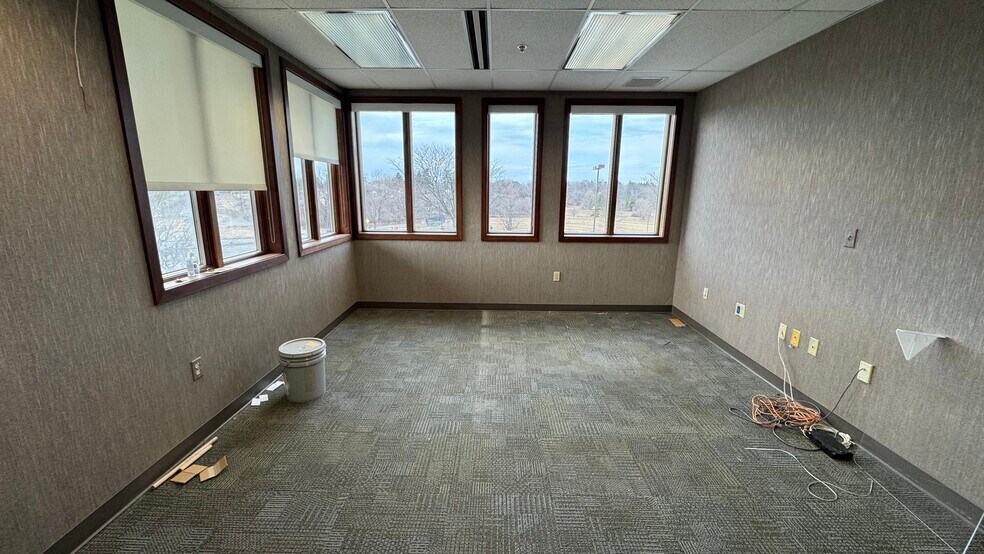 More Photos Of 2925 William Penn Hwy, Easton Office For Lease
