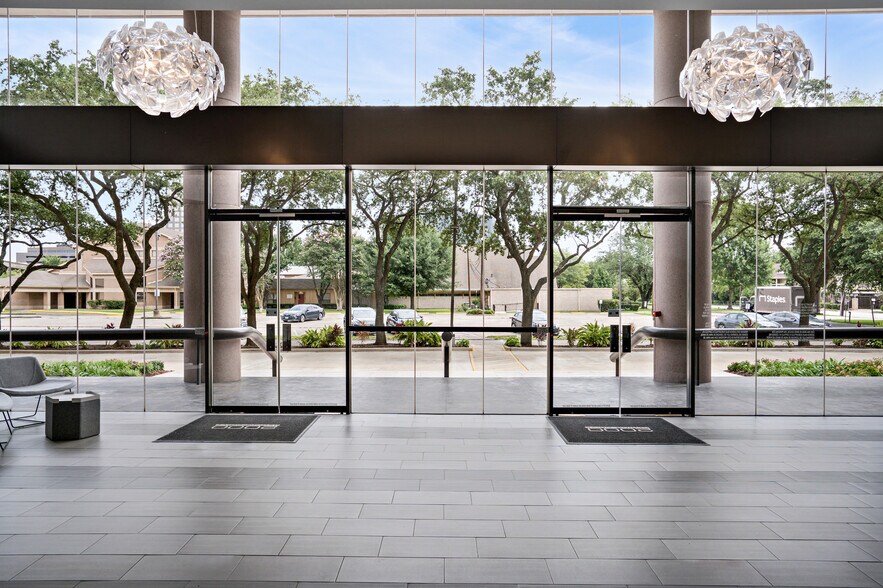 More Photos Of 2000 Bering Dr, Houston Office For Lease