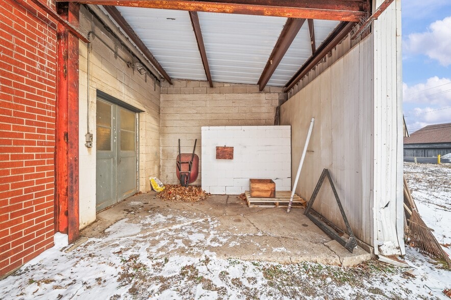 More Photos Of 2028 Washington Ave, Saint Joseph Warehouse For Sale