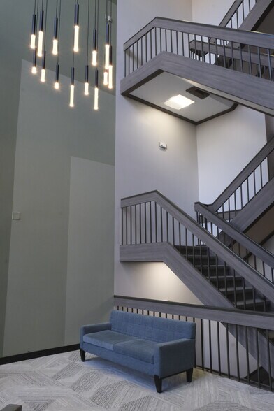 More Photos Of 12101 Woodcrest Executive Dr, Saint Louis Office For Lease