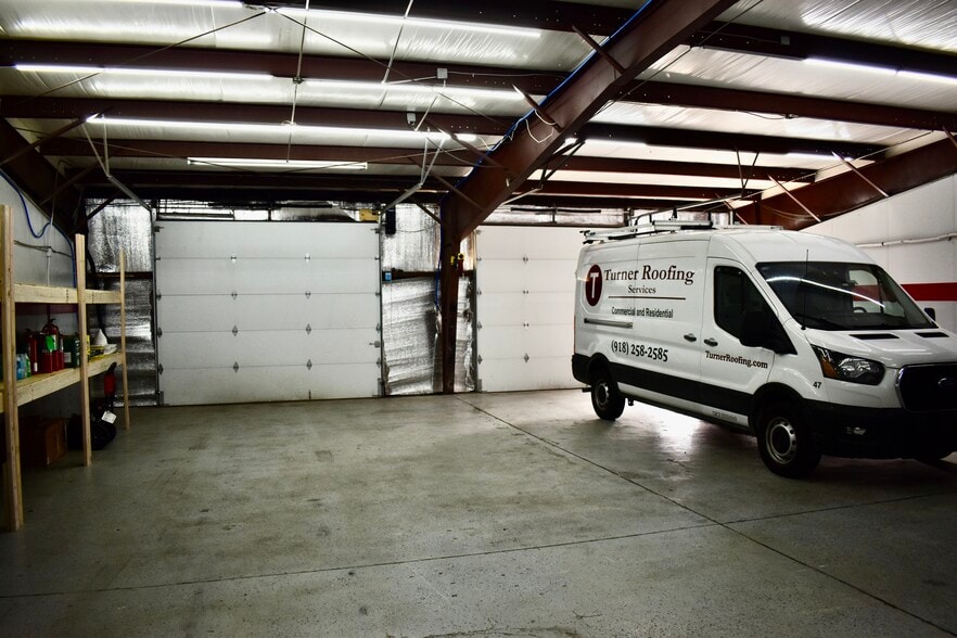 More Photos Of 831-841 Industrial Dr, Yukon Light Manufacturing For Sale