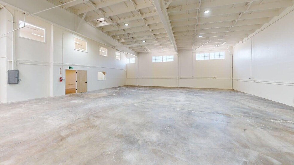 More Photos Of 2828 E 14th St, Long Beach Service For Lease