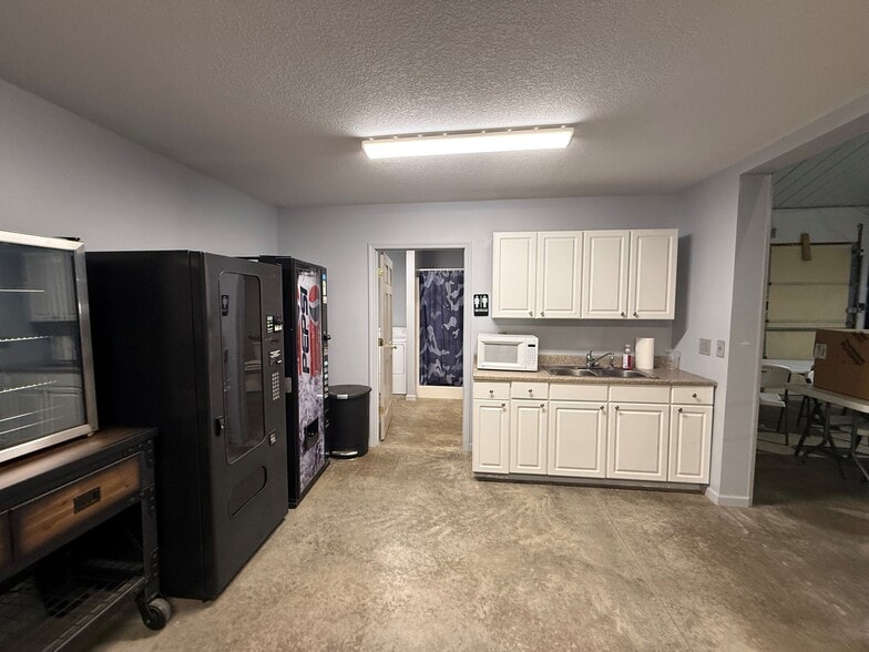 More Photos Of 11750 E State Road 205, Laotto Storefront For Sale
