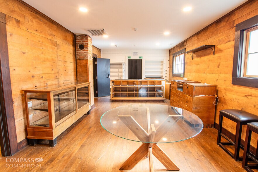 More Photos Of 324 NW Hill St, Bend Freestanding For Sale