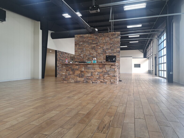 More Photos Of 4602 N US Highway 63, West Plains Flex For Sale