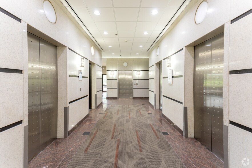 More Photos Of 1-3 Parklane Blvd, Dearborn Unknown For Lease