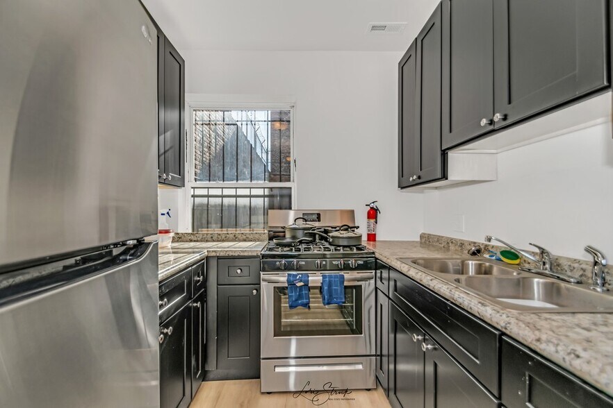 More Photos Of 4952 W Madison St, Chicago Multifamily For Sale