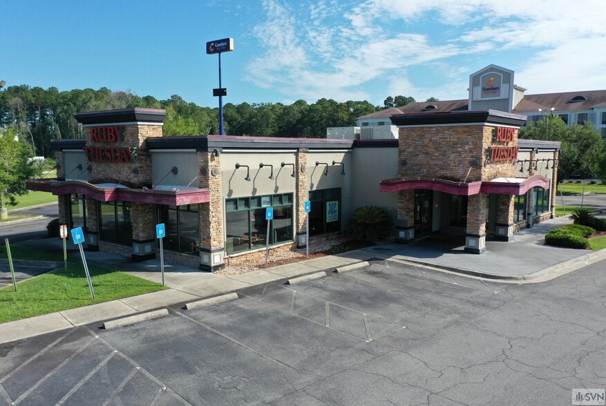 Primary Photo Of 580 Al Henderson Blvd, Savannah Restaurant For Lease