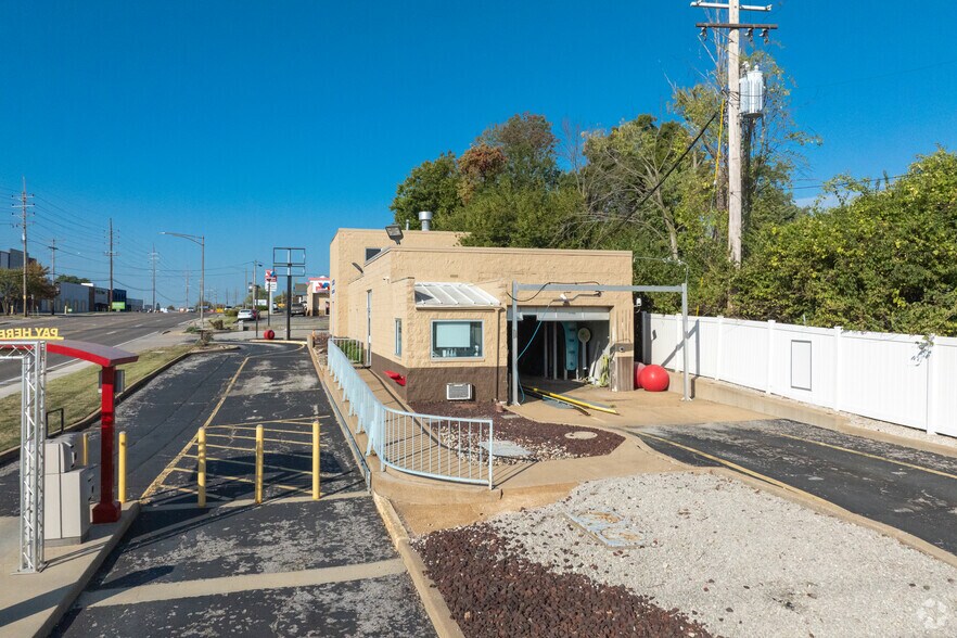 More Photos Of 10215 Watson Rd, Saint Louis Carwash For Lease