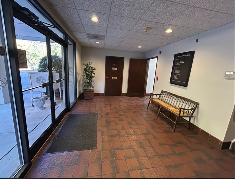 More Photos Of 4265 Brownsboro Rd, Winston-Salem Office For Sale