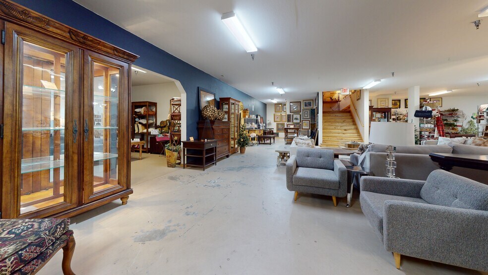 More Photos Of 225 SE 21st St, Grand Rapids Storefront Retail Office For Sale
