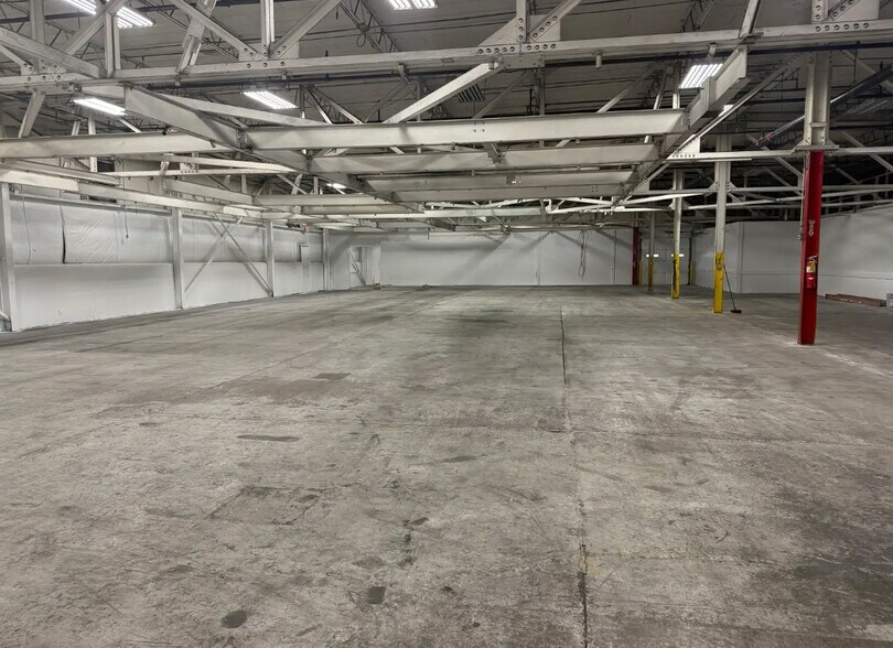 More Photos Of 2505 Thornwood St SW, Wyoming Manufacturing For Sale