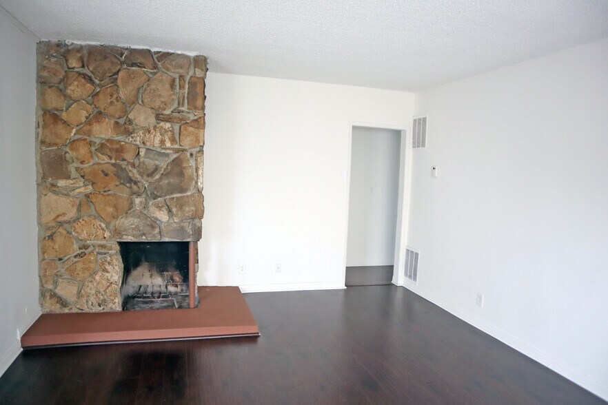 More Photos Of 11100 Camarillo St, North Hollywood Apartments For Sale