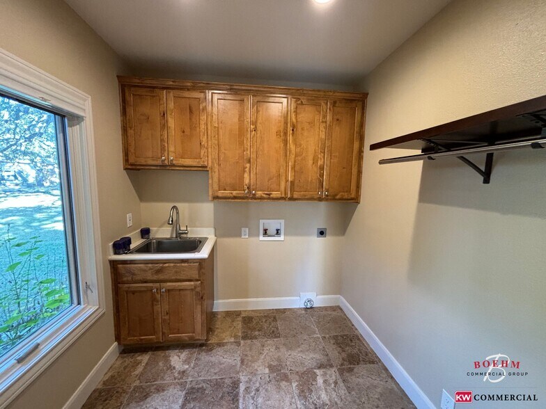 More Photos Of 39 Scenic Loop Rd, Boerne Office Residential For Lease