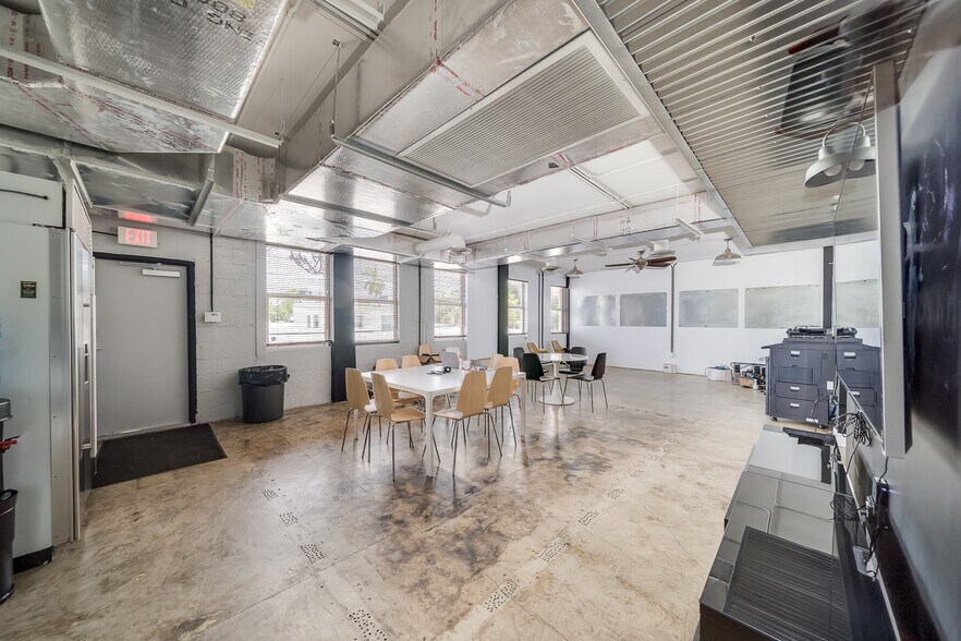 More Photos Of 1930-1934 Tyler St, Hollywood Office For Lease