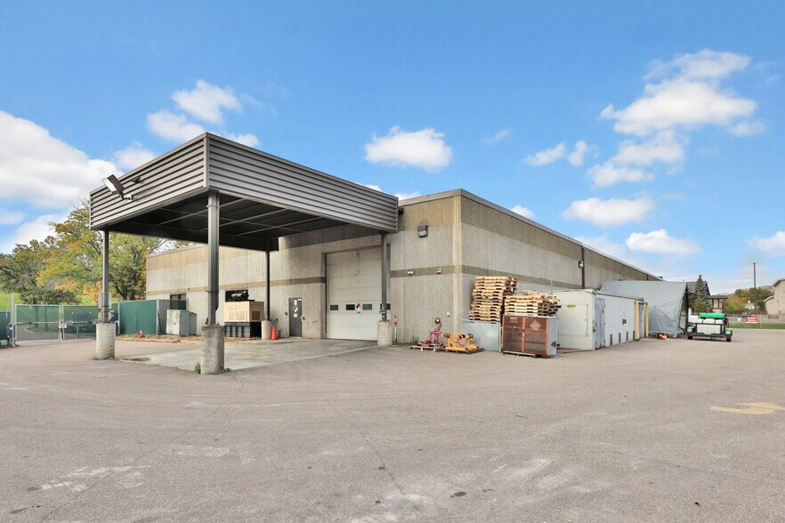 More Photos Of 5 Empire Dr, Saint Paul Flex For Sale