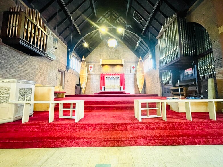 More Photos Of 1601 NE Madison Ave, Peoria Religious Facility For Sale