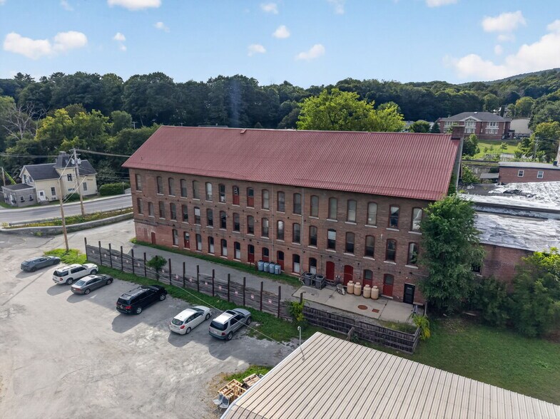 More Photos Of 420 Park St, Housatonic Flex For Sale