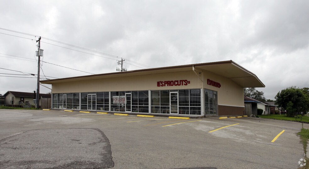 More Photos Of 832 Burke Rd, Pasadena Freestanding For Lease