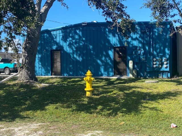 More Photos Of 4260 James St, Port Charlotte Warehouse For Lease