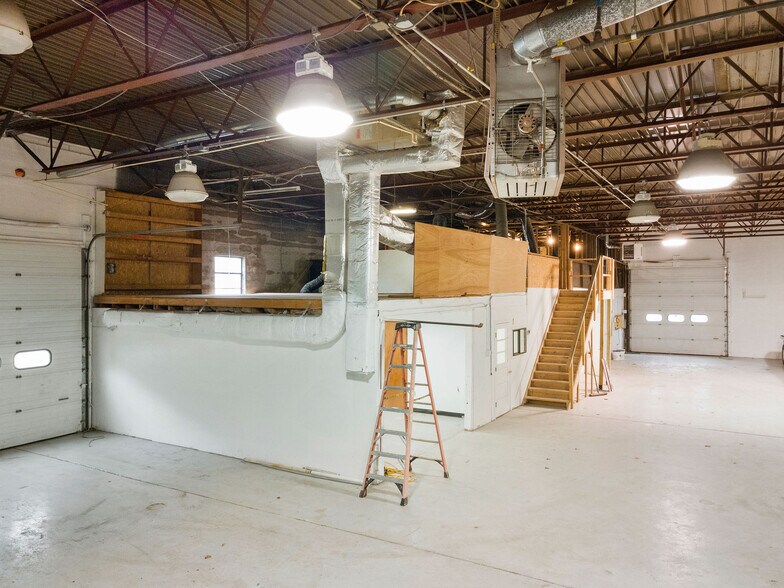 More Photos Of 104 N Duane Ave, Endicott Industrial For Lease