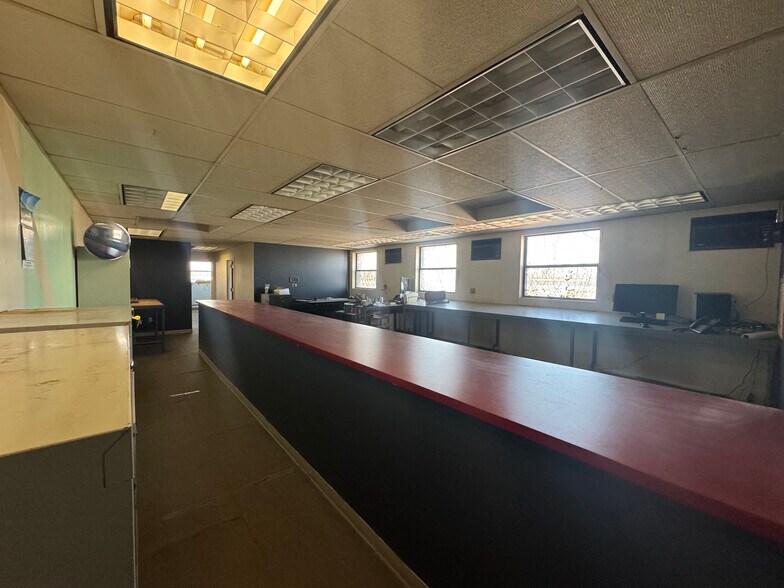 More Photos Of 115-117 S 13th St, Lindenhurst Warehouse For Lease