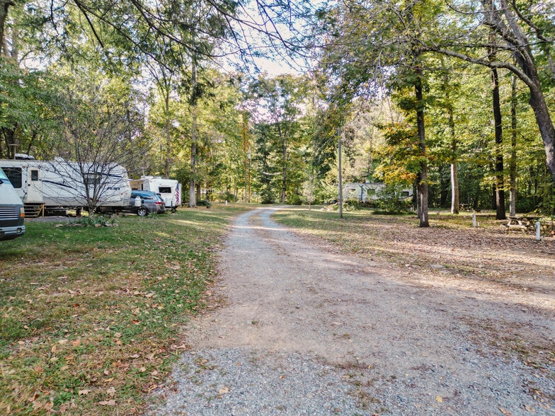 More Photos Of 78 Pebble Mountain Cir, Chuckey Trailer Camper Park For Sale
