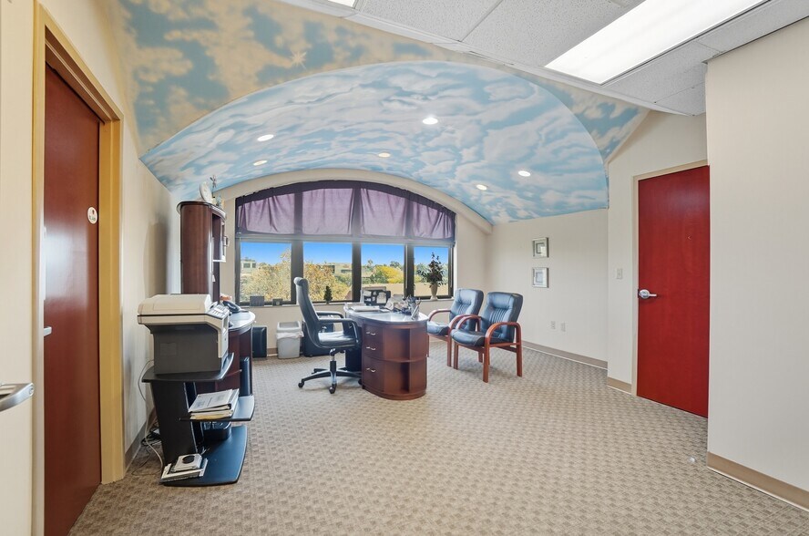 More Photos Of 916-920 W Market St, Lima Medical For Lease