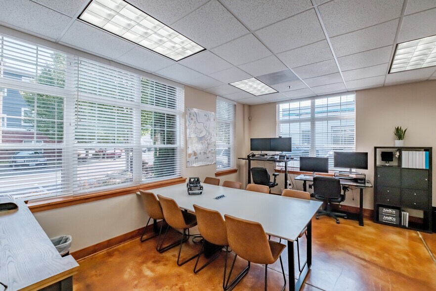 More Photos Of 321 E 1st Ave, Albany Office Residential For Lease
