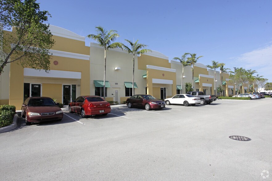 More Photos Of 1747-1781 Banks Rd, Margate Flex For Lease