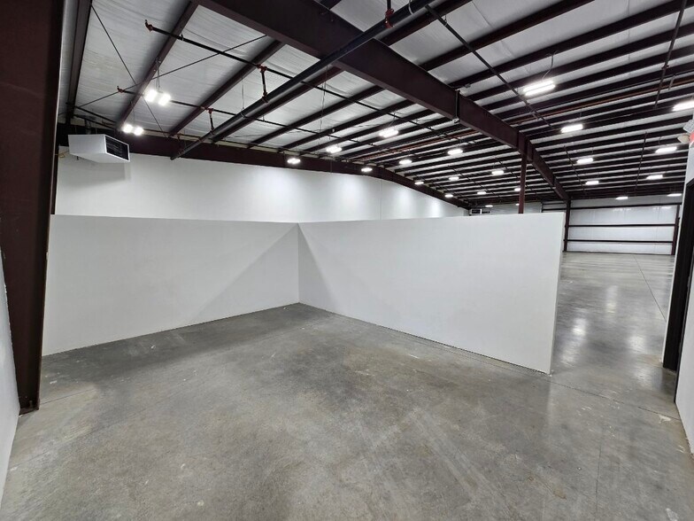 More Photos Of 9144 Florentine Road, Prescott Valley Distribution For Lease