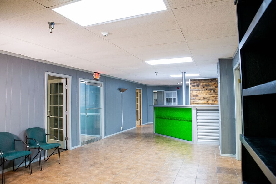 More Photos Of 1630 N Eldon Ave, Springfield Unknown For Lease