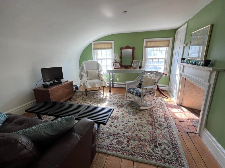 More Photos Of 33 Tenney Hl, Blue Hill Restaurant For Sale