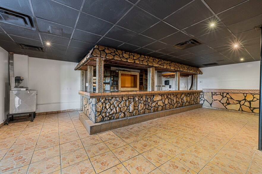 More Photos Of 754 W Cherry St, Glasgow Restaurant For Sale