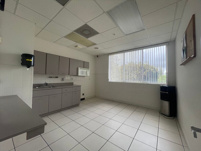 More Photos Of 3301-3389 NW 97th Ave, Miami Warehouse For Lease