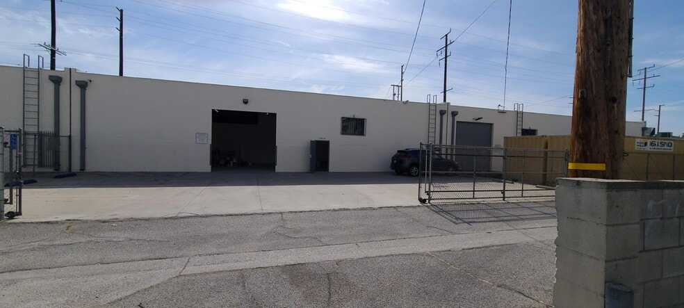More Photos Of 10615 Chandler Blvd, North Hollywood Industrial For Lease
