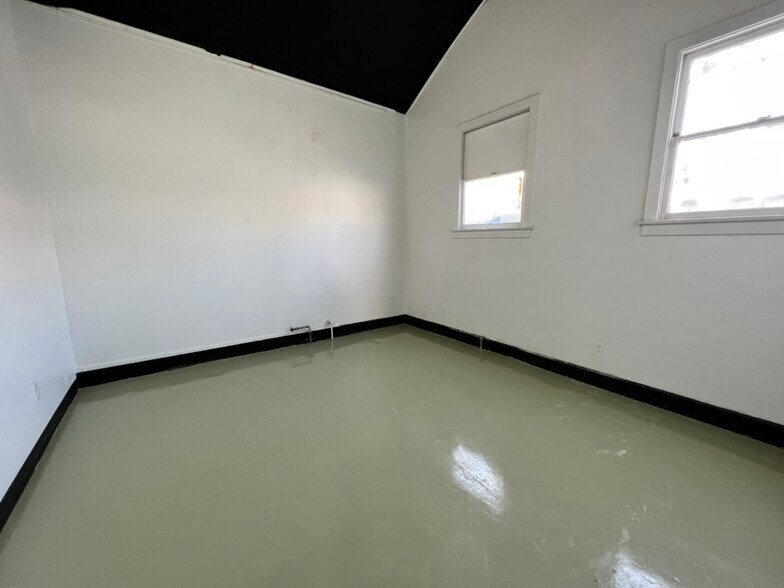 More Photos Of 8415 State St, South Gate Storefront For Sale