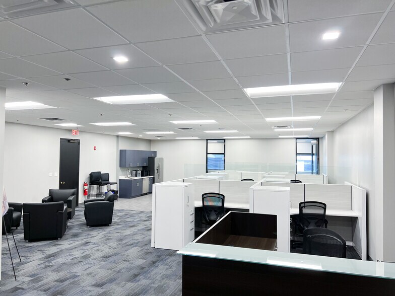 More Photos Of 5440 N Cumberland Ave, Chicago Unknown For Lease