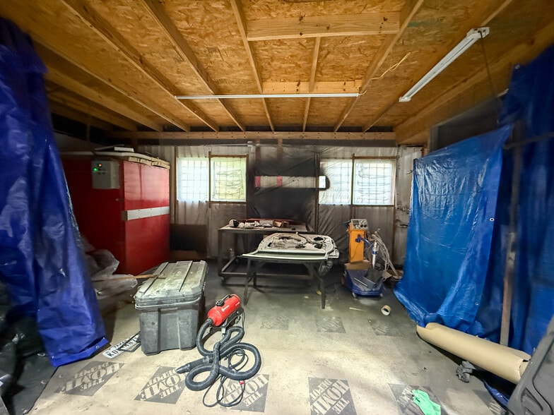 More Photos Of 2105 N Main St, Vidor Warehouse For Sale