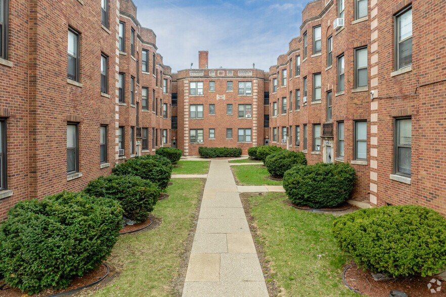 More Photos Of 330 N Pine Ave, Chicago Apartments For Sale