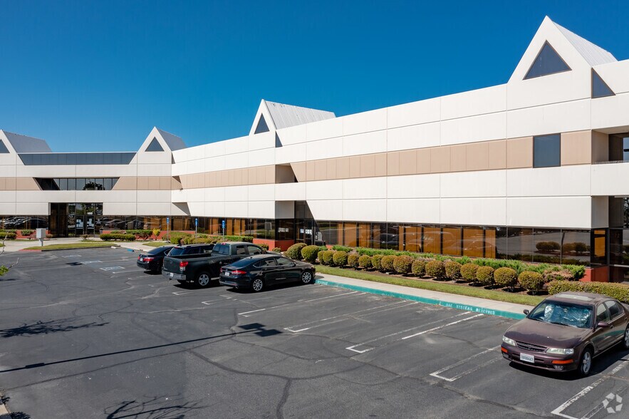 More Photos Of 39959 Sierra Hwy, Palmdale Office For Lease