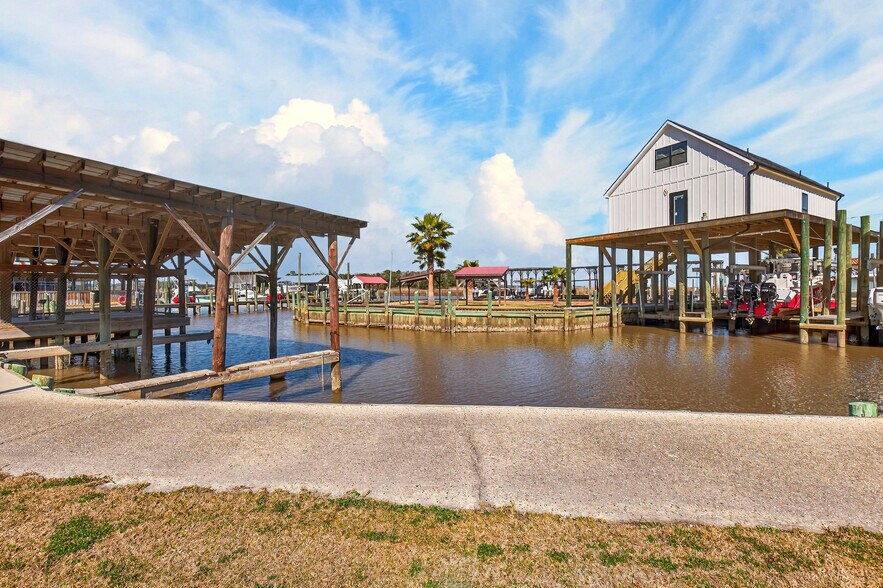 More Photos Of 3308 Mary Walker Dr, Gautier Marina For Sale