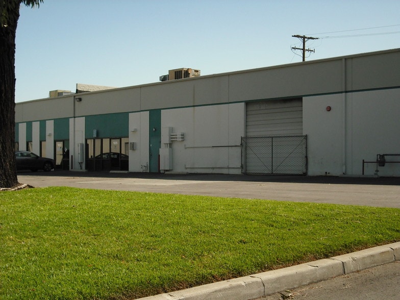 More Photos Of 1031-1035 S Linwood Ave, Santa Ana Warehouse For Lease