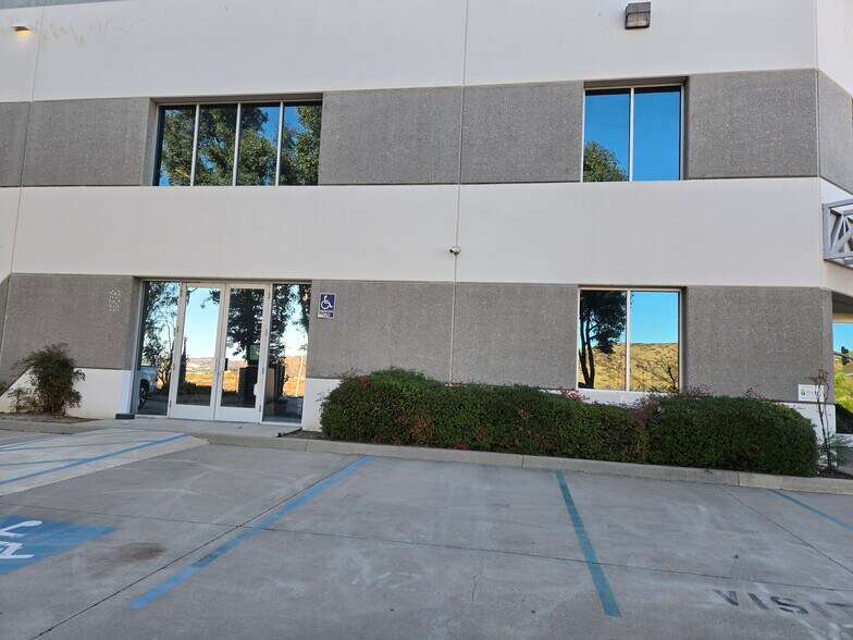 More Photos Of 28008 Harrison Pky, Valencia Warehouse For Lease