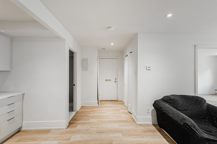 More Photos Of 2265 Av Madison, Montréal Apartments For Sale