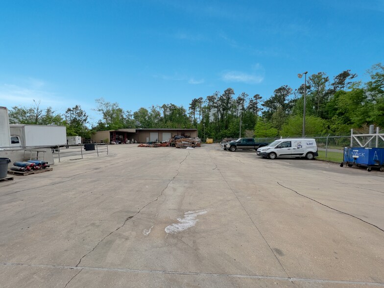 More Photos Of 17420 Highway 190 E, Hammond Showroom For Lease